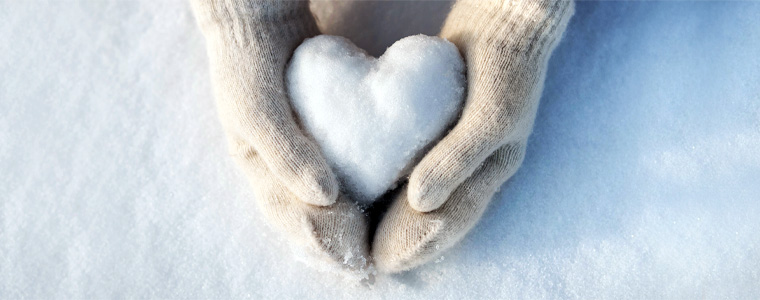 mittens holding snow heart